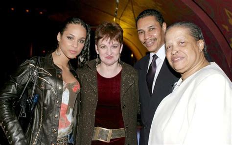 teresa augello|Alicia Keys Parents: Meet Terria Joseph & Craig Cook。